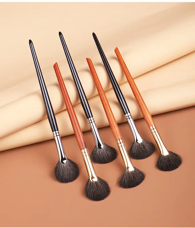 1 kus Malé vějířové štětce na make-up Zvýrazňovač Nosní stíny Štětec na make-up Tvářenka na kontury nádherné kosmetické nástroje Kozí srst — image 1
