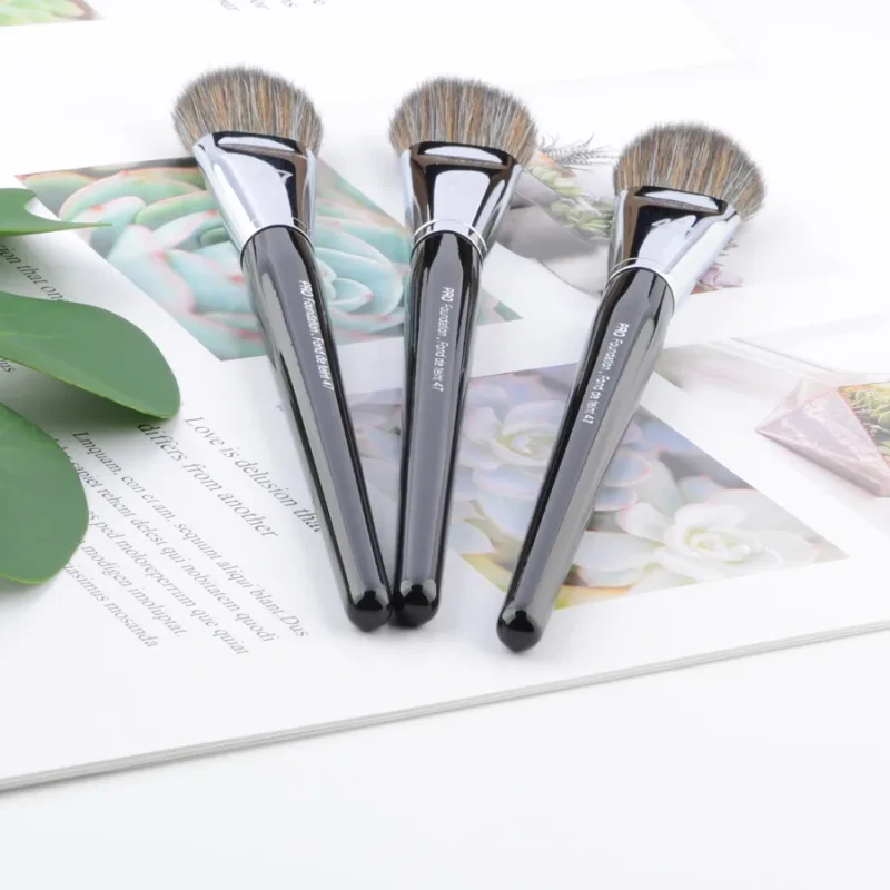 1 Stück Pro Foundation #47 Pudergrundierung Make-up-Pinsel Schatten-Make-up-Pinsel mit synthetischem Haar und Holzgriff