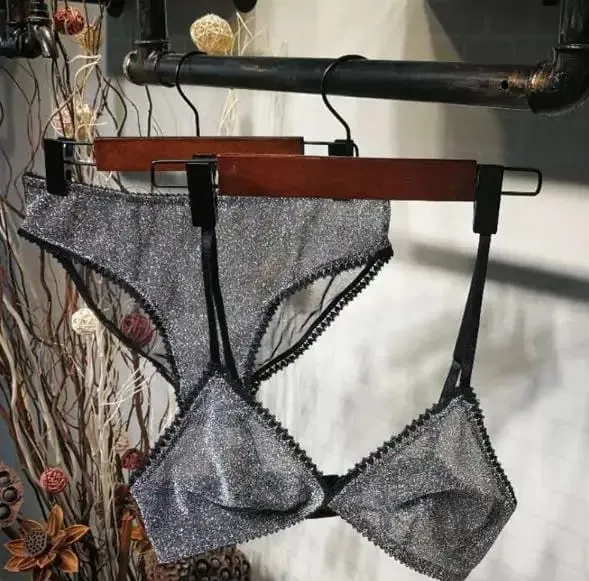 Wriufred-Conjuntos de sujetador cómodos, ropa interior de copa triangular salvaje tentación, conjuntos de lencería Sexy ultrafina dorada y plateada — image 8