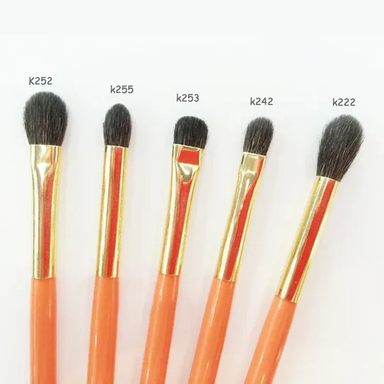 Professionele handgemaakte make-up kwastenset Zacht blauw eekhoorngeitenhaar Oogschaduw Nauwkeurige mengborstel Oranje make-upborstelset