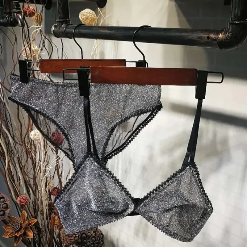Wriufred-Conjuntos de sujetador cómodos, ropa interior de copa triangular salvaje tentación, conjuntos de lencería Sexy ultrafina dorada y plateada — image 2