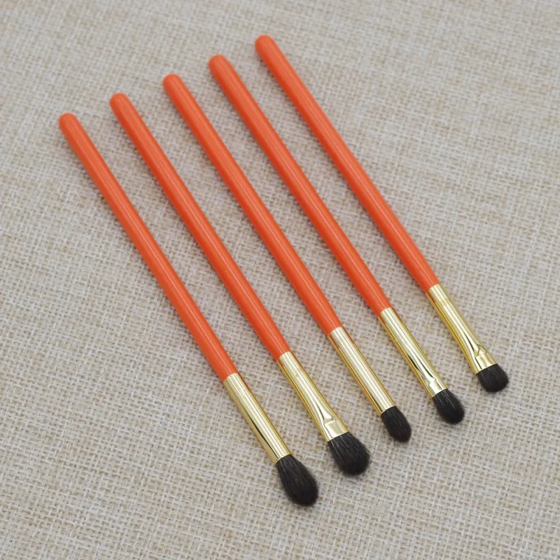 Professionele handgemaakte make-up kwastenset Zacht blauw eekhoorngeitenhaar Oogschaduw Nauwkeurige mengborstel Oranje make-upborstelset