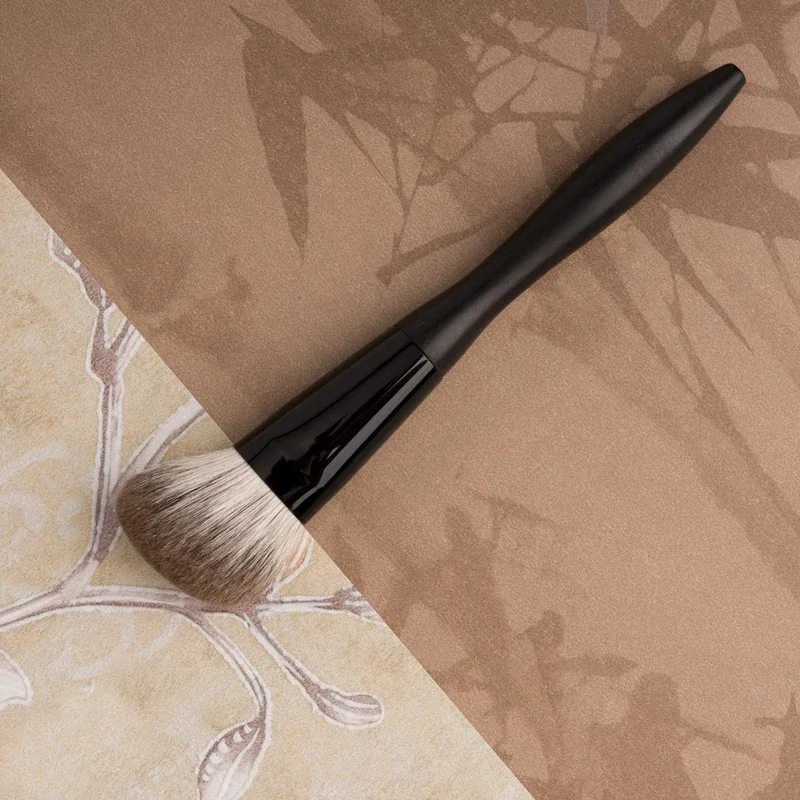 F03 Profesionální ručně vyráběné štětce na make-up Soft Fox Hair Úhlový štětec na kontury Ebenová rukojeť Kosmetické pomůcky štětec na make-up — image 4