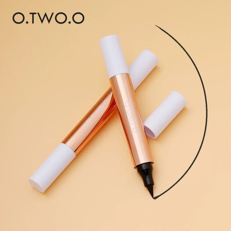 O.TWO.O Timbro per eyeliner Penna per eyeliner liquido nero Impermeabile ad asciugatura rapida Matita per eyeliner a doppia estremità Trucco per cosmetici da donna — image 7
