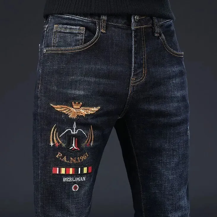 High-end กางเกงยีนส์ผู้ชายฤดูร้อนใหม่เย็บปักถักร้อยพิมพ์ Slim-fit ขนาดเล็กกางเกง Punk เสื้อผ้าแบรนด์หรูกางเกงยีนส์ผู้ชาย