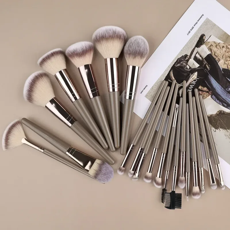 Set di pennelli per trucco da 20 pezzi Professionale Dettagli super morbidi Blush evidenziatore Fondotinta correttore Pennello per ombretto Strumento di bellezza per donna — image 4