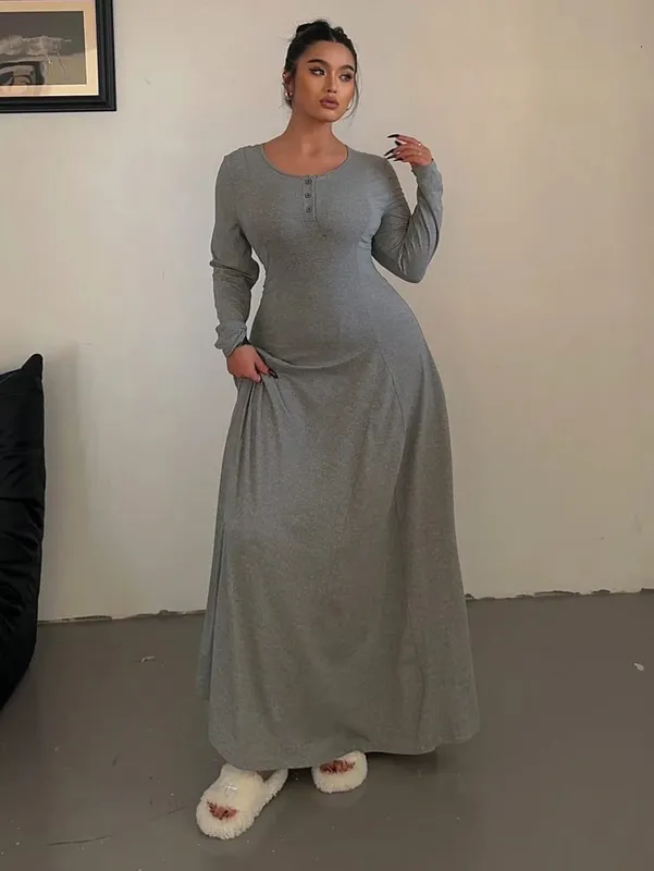 Robe longue fluide trapèze élégante en tricot de couleur unie grande taille | Robe longue pour femme | Style décontracté et de banlieue — image 2