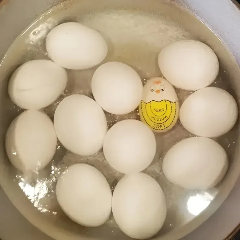 1 Color Changing Timer Hard/Medium Soft/Soft Doneness Indication with Cute Cartoon Face Kitchen Tools Suitable Boiling Eggs — image 4