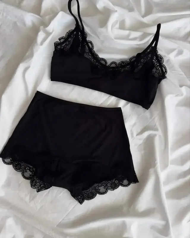 Set Pepejal Bra Renda Comel Gabungan Percuma Wanita Bra Tali Boleh laras+Seluar Dalam Pinggang Rendah Bergaya Ringkas Set Pakaian Dalam Keanjalan Tinggi — image 3