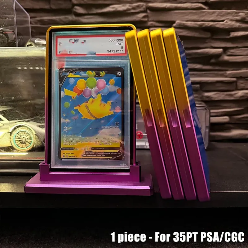 La carta collezionabile in lega di alluminio di colore sfumato multicolore protegge la custodia in metallo del supporto per la carta classificata CGC 35PT PSA — image 27