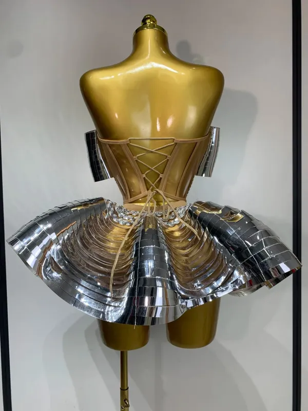 Damski kostium sceniczny Dwuczęściowy zestaw Srebrne cekiny Rhinestone Fantazyjny strój Seksowne, bez pleców, błyszczące sukienki na przyjęcie urodzinowe — image 4