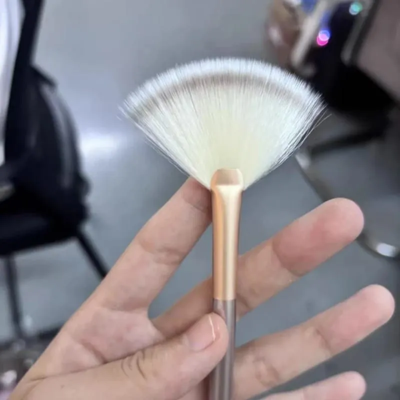 10/20/50PCS Berus Serbaguna Berbentuk Kipas Penyerlah Lembut Pemerah Pipi Kontur Loose Powder Berus Topeng Muka Berus Alat Kecantikan — image 2