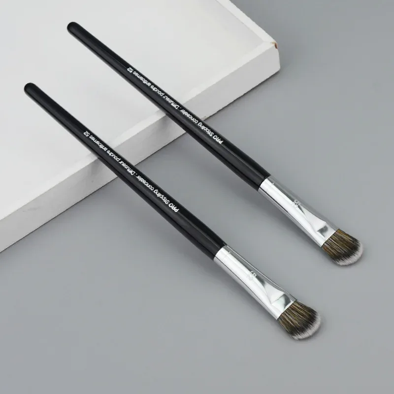 1/2Keping Berus Penyapu Bedak Bedak Wajah Penyapu Pembayang Mata Stippling Concealer Berus Alat Mekap model 52# — image 3