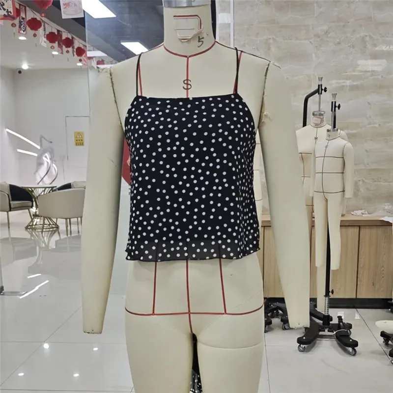 ผู้หญิง Polka Dot ชีฟอง Cami Top สปาเก็ตตี้ Crisscross Tie Backless ไม่สมมาตร Hanky Hem Cropped Camisole ฤดูร้อน Tank Top — image 7