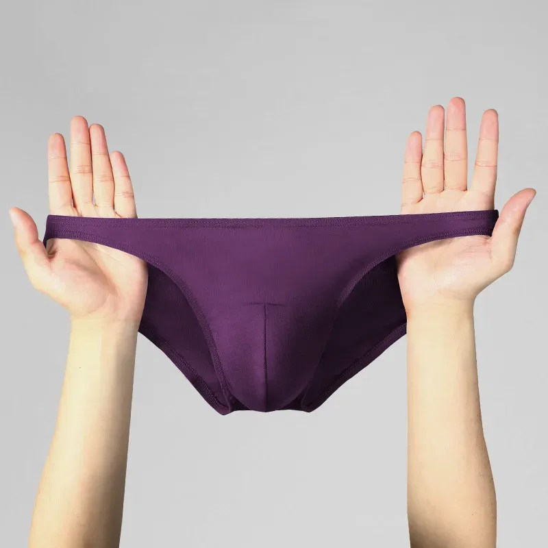 Seluar dalam lelaki dengan seluar dalam ketat berpinggang rendah berbentuk U, nipis, anjal dan seksi — image 2