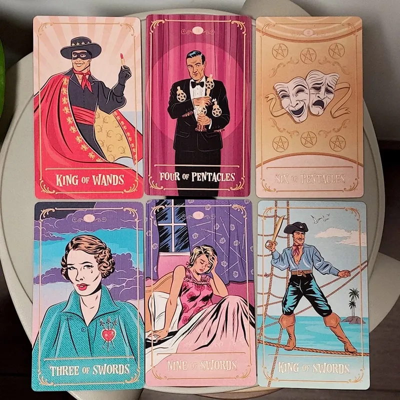 Tarocchi di Tinseltown in scatola rigida rosa vintage ispirato a Hollywood, 78 carte illustrate 12*7 cm — image 4