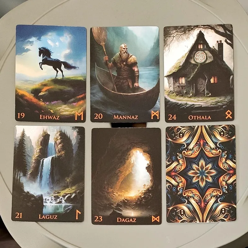 Weird World Runes Deck – 9 x 6 cm, 25 cartes Oracle Elder Futhark pour la divination imprimées sur du papier cartonné double gaufré 350 g/m²