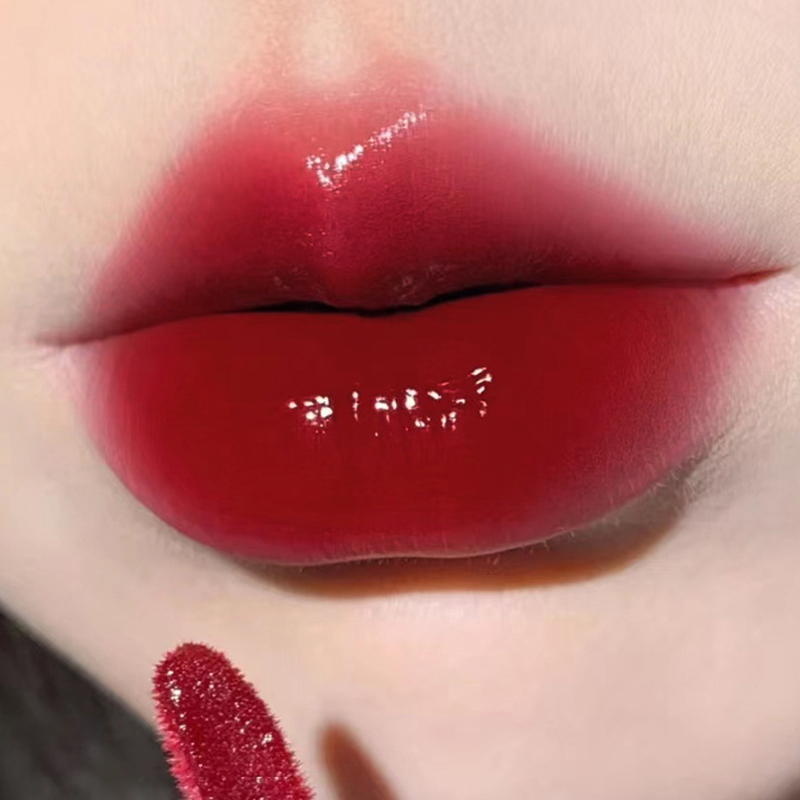 Leichter, glasartiger Lippenlack – feuchtigkeitsspendende Formel mit Spiegelglanz; Wischfest, langlebig und hautaufhellend