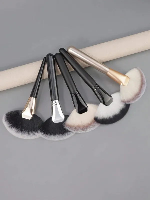 1/2pcs Grande Ventilatore Pennelli per Trucco Fondotinta viso Fard Pennello per correttore Strumenti per cosmetici Pincel Pennello per trucco a setole morbide — image 4