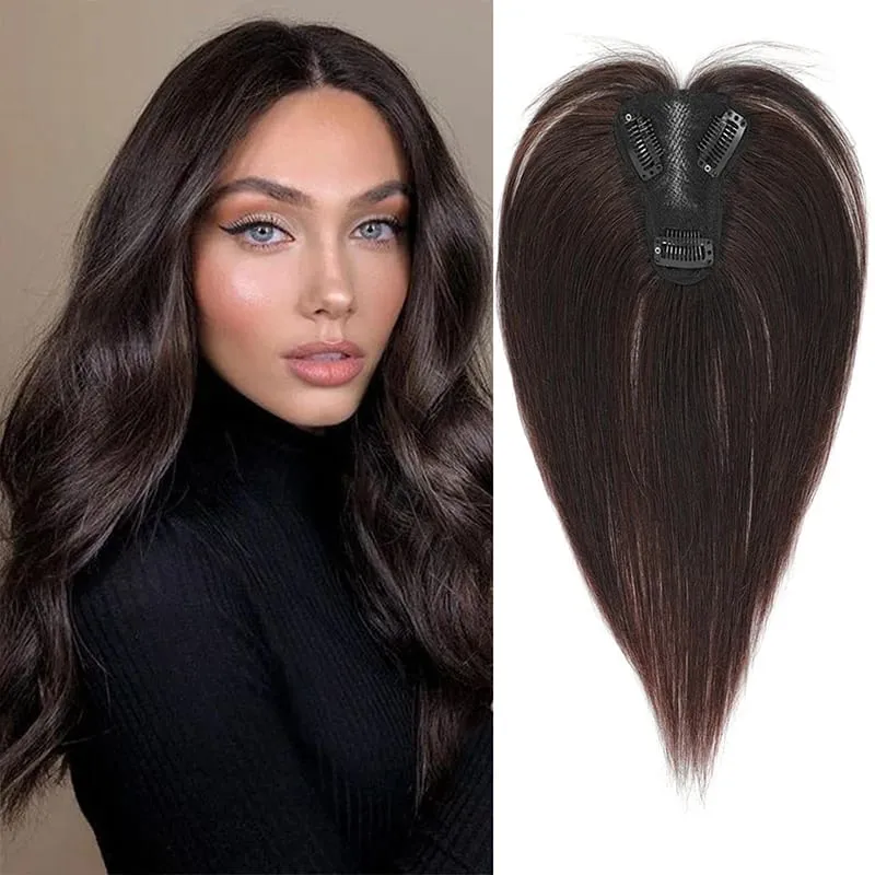 Pièce de perruque pour femmes avec une frange couvrant leurs cheveux blancs et une fine pièce de remplacement invisible pour leurs cheveux — image 9
