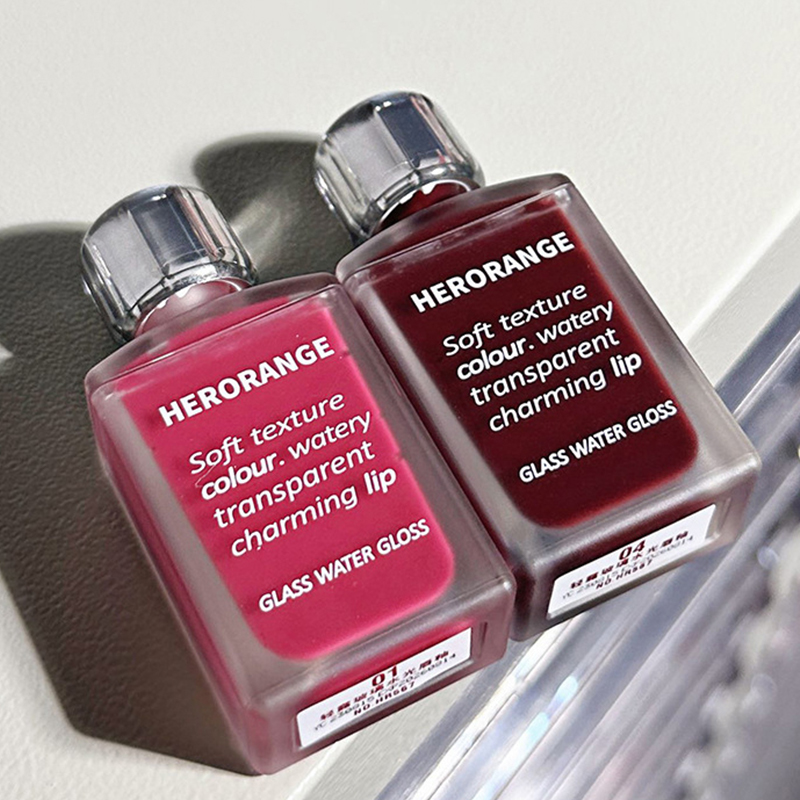 Leichter, glasartiger Lippenlack – feuchtigkeitsspendende Formel mit Spiegelglanz; Wischfest, langlebig und hautaufhellend