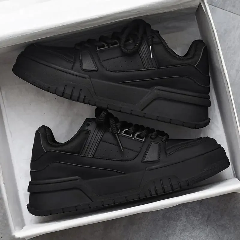 Scarpe da ginnastica da uomo primavera autunno design unico versatile casual nero puro sport per adolescenti fondo spesso aumento pantaloni alla moda