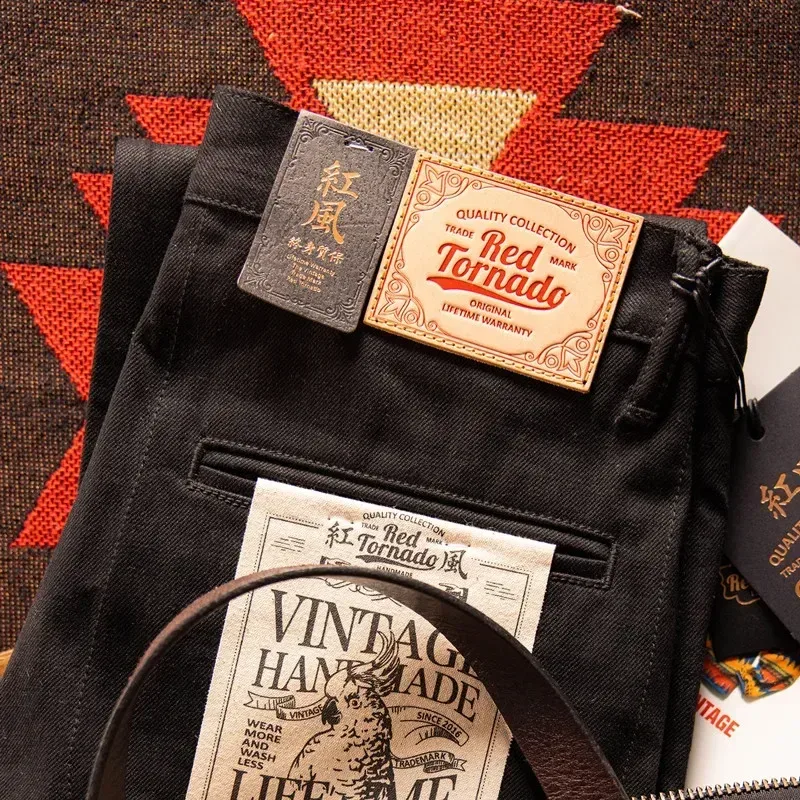 Jeans da uomo rossi Tornado neri, vestibilità rilassata, pantaloni da ufficiale in denim con cimosa da 14,5 once — image 2