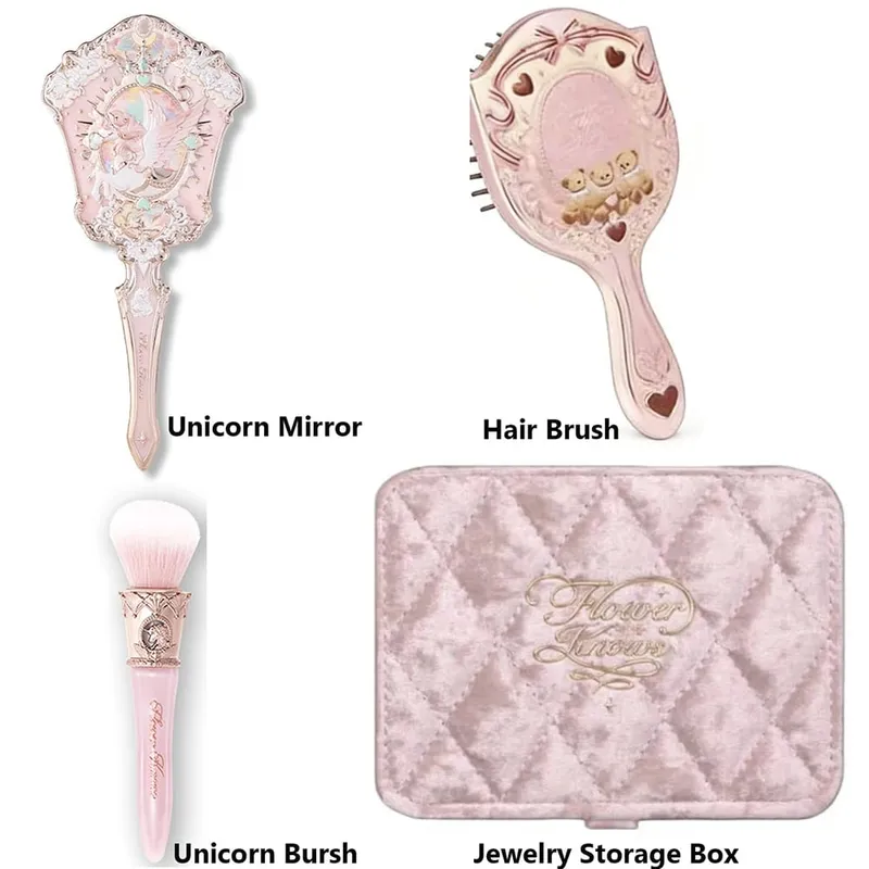 Flower Knows 9th Anniversary Set da 4 pezzi per trucco Specchio cosmetico da tavolo Spazzola paddle Cuscino d'aria Pettine Portaspazzole Pennello per fard — image 8