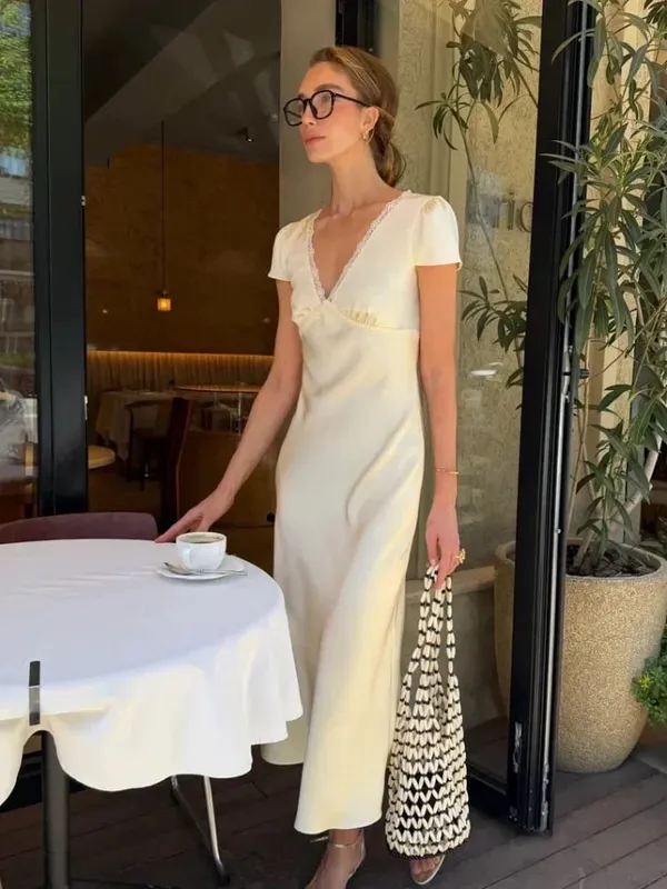 Wanita Elegan Satin Lace Trim Midi Dress Solid Lace Patchwork Lengan Pendek V-neck Gaun Musim Panas 2026 Musim Panas Jubah Percutian Baru — image 2