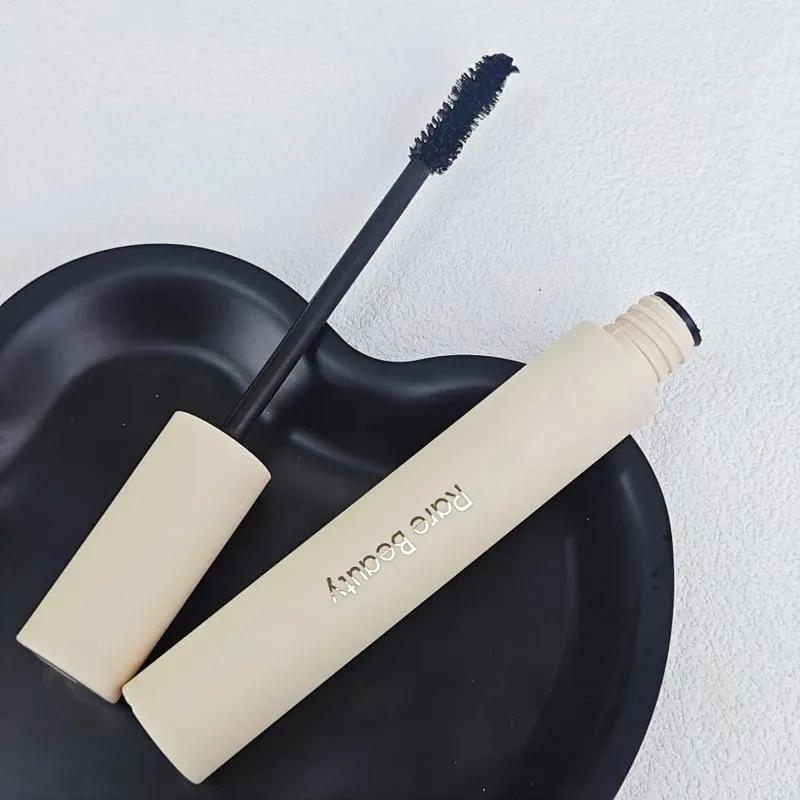 Rare Beauty Maskara Keanjalan Tinggi Guratan Sempurna Maskara Volumisasi Sejagat Rare Beauty Volumizing Curling dan Memanjangkan — image 2