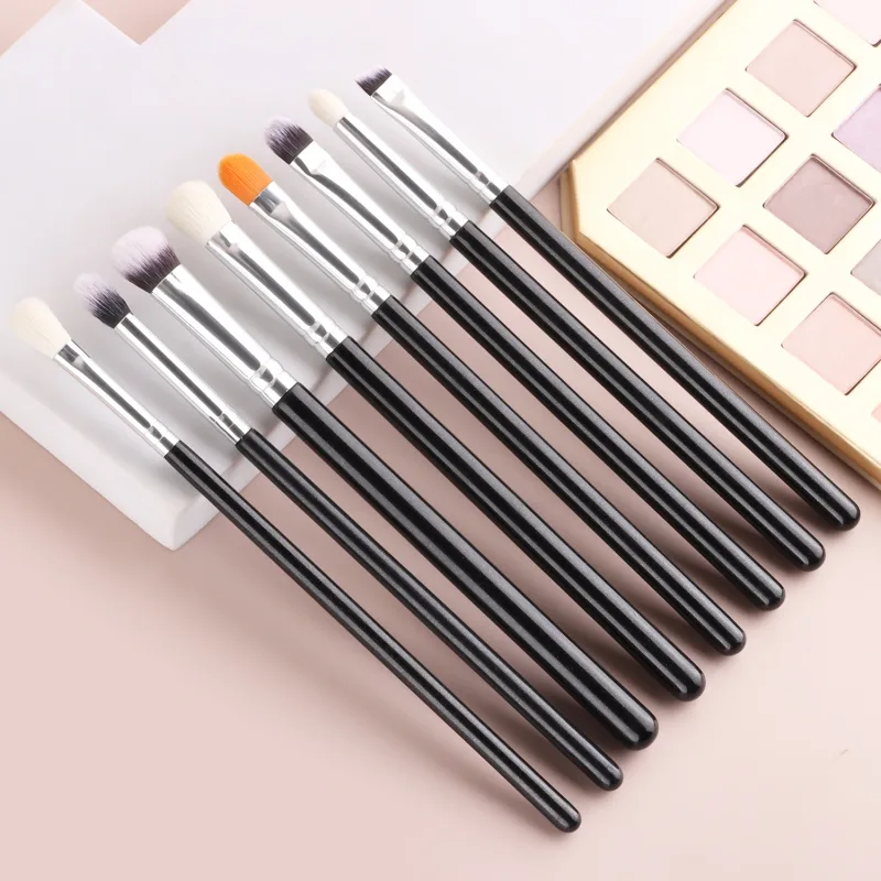 8 Buah Set Kuas Rias Eyeshadow Kuas Detail Concealer Pencampur untuk Riasan Mata Harian untuk Pemula — image 2