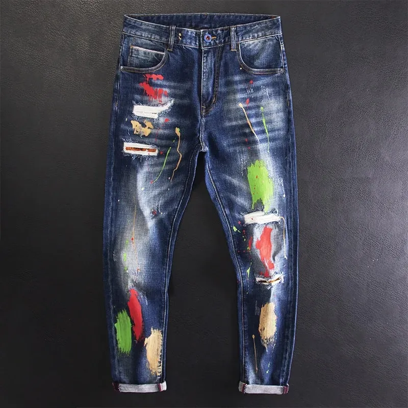 Mit Sprühfarbe bedruckte, zerrissene Graffiti-Jeans für Herren, schmale Passform, kleine Füße, Persönlichkeit, trendige Street-Denim-Hosen