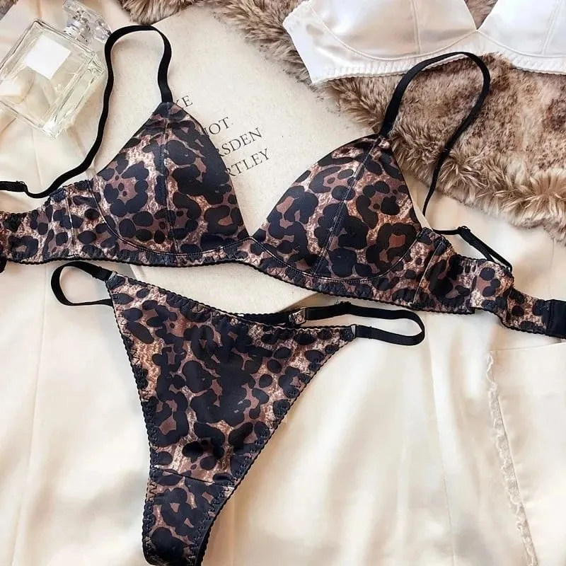 ฤดูร้อนของผู้หญิงเซ็กซี่ Silken สามเหลี่ยมถ้วยไร้สาย Bra และชุดชั้นในชุดภาษาฝรั่งเศสคำ Bralette ไม่มีรอยต่อ Intimates ชุดชั้นใน — image 4