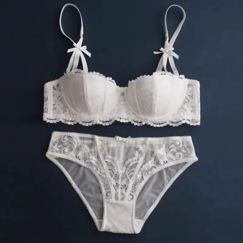 Set reggiseno di pizzo natalizio - Bralette velata nera e rossa Mezza coppa ultra sottile Puro desiderio Look Tushy intimo Lingerie per feste di Natale — image 1