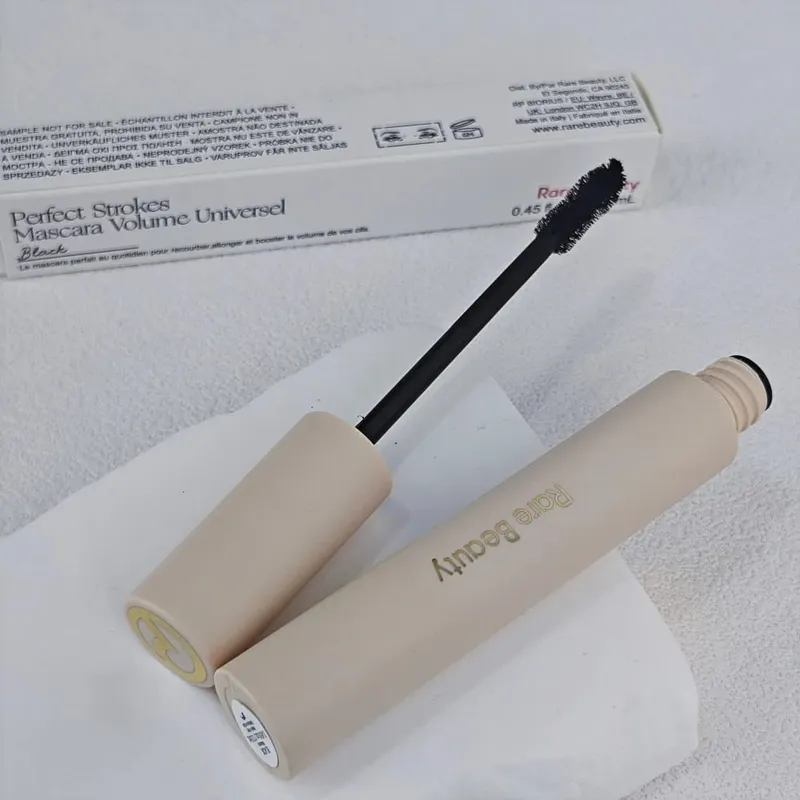 Rare Beauty Maskara Keanjalan Tinggi Guratan Sempurna Maskara Volumisasi Sejagat Rare Beauty Volumizing Curling dan Memanjangkan — image 3