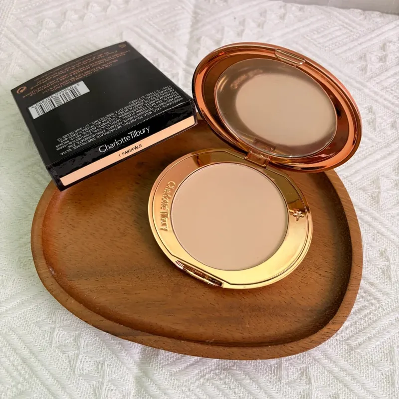 Charlotte Tilbury Starlight Powder Compact og Concealer Medium til fuld dækning Oplysende Vandtæt Hydrating Dewy Finish — image 7