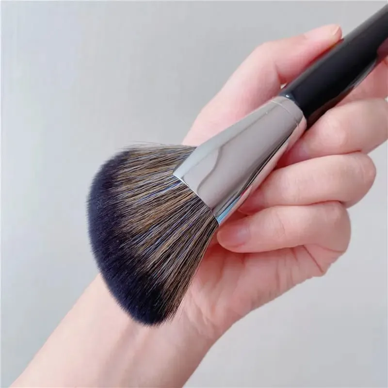 Pennello per scolpire nero Pennelli per trucco professionale Grandi cosmetici per il viso Cont Bronzer Pennello per fard in polvere obliquo Strumenti per il trucco del viso — image 6