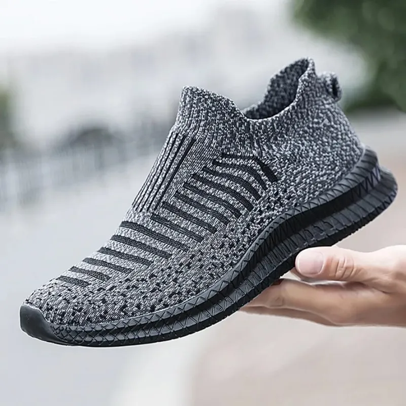 2026 Breathable Men Casual Shoes Lightweight Outdoor Male Walking Shoes Anti-slip Men's Sneakers Slip on Flats Vulcanized Shoes — image 1