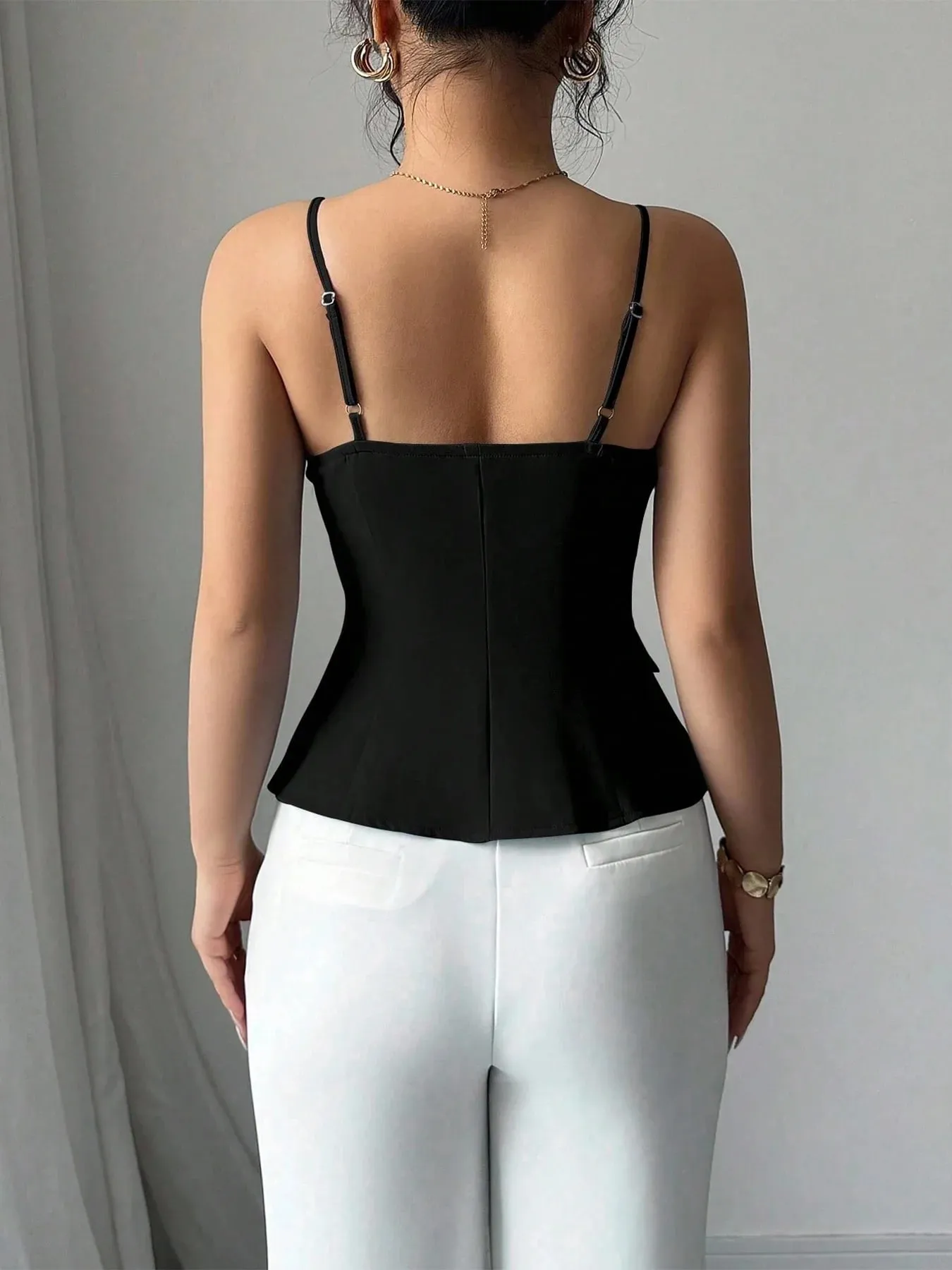 Damen-Cami-Top mit dünnen Trägern, asymmetrischem Knopf-Cami-Top, Knopf-Blazer-Weste, passend für elegante, schicke Bekleidung, Oberteile für Frühling, Sommer, Alltag — image 3