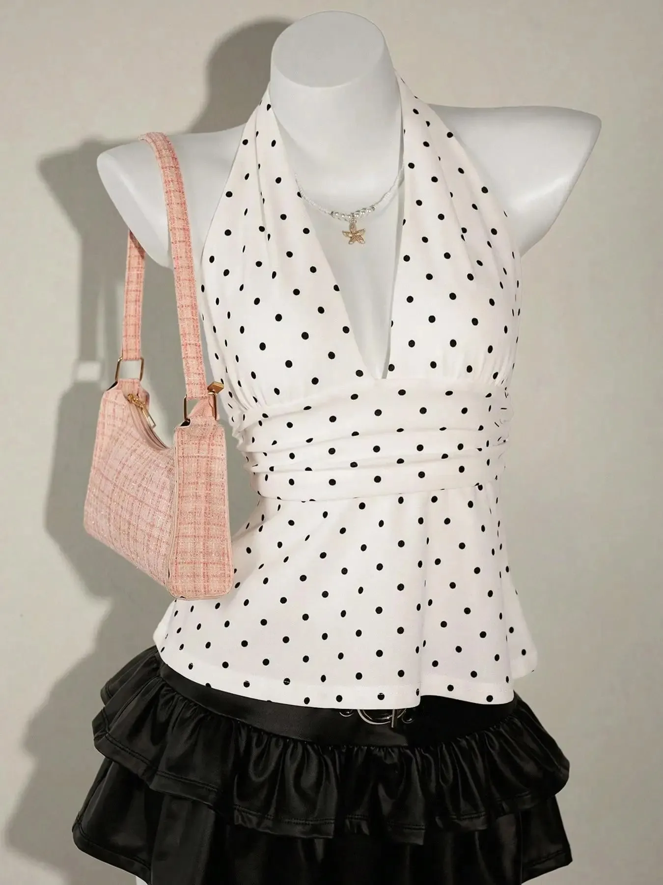Top da donna con cinturino senza schienale a pois con design pieghettato in vita. Camicia da donna con cinturino sul collo regolabile e cinturino senza schienale — image 6
