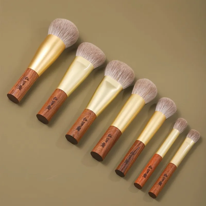Weasel – pinceau de maquillage professionnel en poils de chèvre, pour fond de teint liquide, Blush, fabriqué à la main, manche court en bois de rose, 1 pièce — image 3