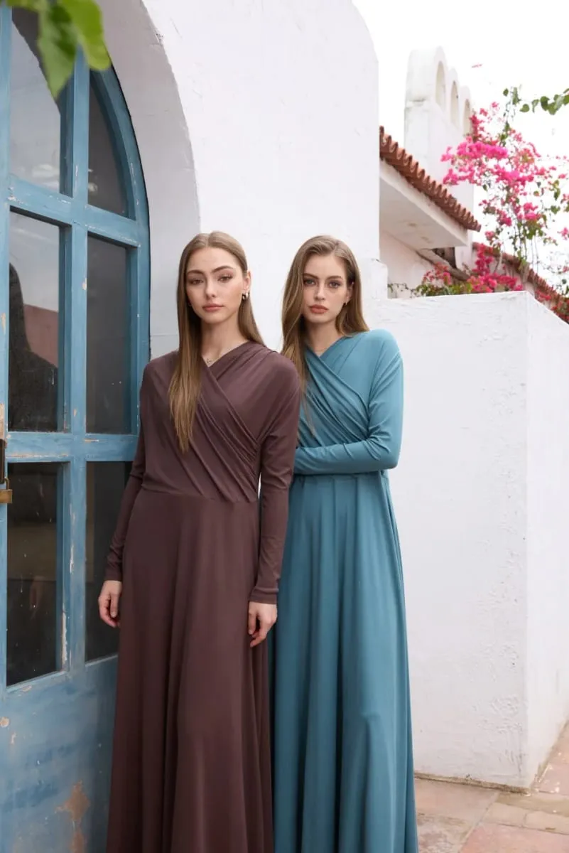 AS SS26 Abito avvolgente, elegante e fluido. Maxi abito in tessuto leggero che valorizza gli abiti eleganti della donna — image 2