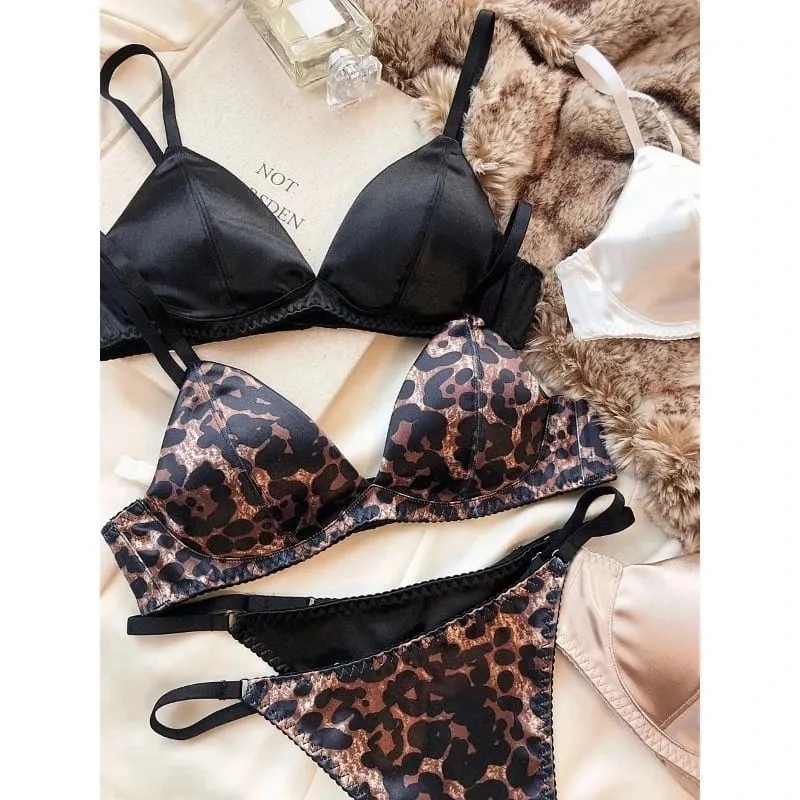 ฤดูร้อนของผู้หญิงเซ็กซี่ Silken สามเหลี่ยมถ้วยไร้สาย Bra และชุดชั้นในชุดภาษาฝรั่งเศสคำ Bralette ไม่มีรอยต่อ Intimates ชุดชั้นใน — image 2