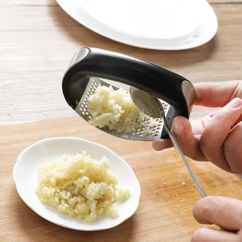 Stainless Steel Garlic Press Crusher Manual Mincer Chopping Tools Curve Fruit Vegetable Cooking Kitchen Gadgets — image 7