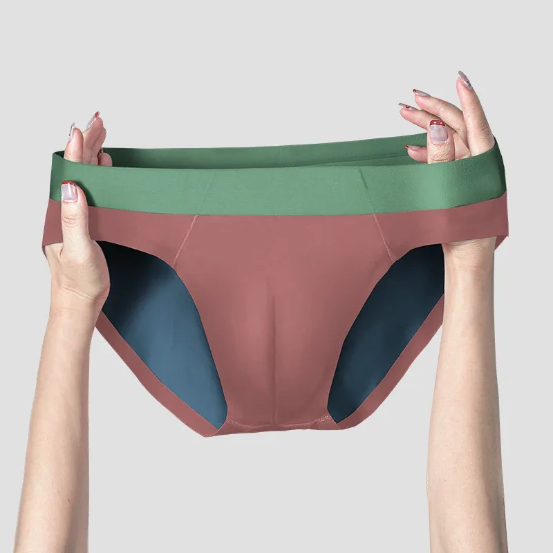 Pakaian dalam sutra es pria mulus, celana segitiga bernapas, celah pendek seksi pinggang rendah sporty tipis musim panas