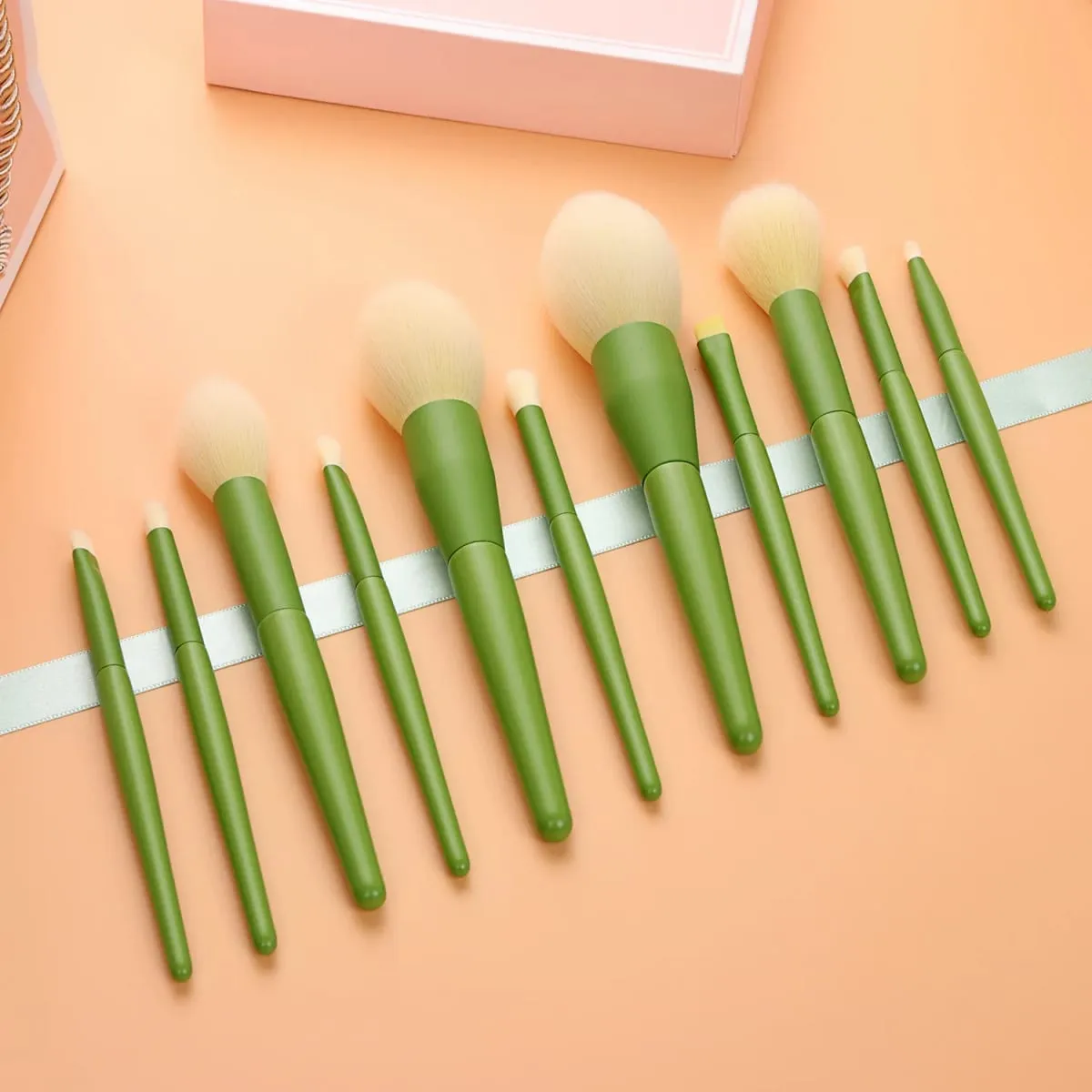 11 stk grønt håndtag makeup børster Blød børster til Powder Blush Foundation Øjenskygge Kosmetiske værktøjer — image 2