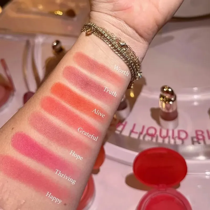 Rare Beauty Cream Blush เนื้อมันฝรั่งบดที่นุ่มฟู เกลี่ยให้เรียบเนียนเพื่อสร้างแก้มที่เปล่งประกายอย่างเป็นธรรมชาติ — image 7