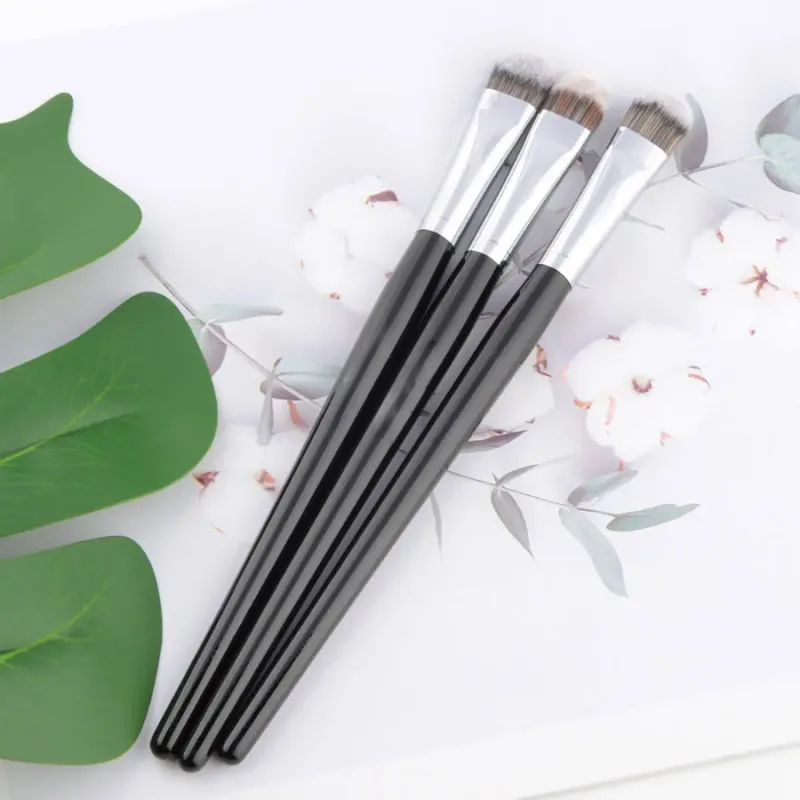 1 piece Pro Stippling Concealer #52 Detail Eyeshadow Eye Nose Shadow Makeup brushes Make up brush synthetic Hair wood handle