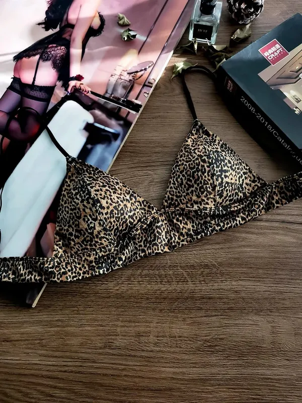 Üçgen Fincan Sutyen Seti Seksi Leopar Baskı Küçük Göğüsler için Ultra Ince Wirefree Bralette ve Külot Lingerie