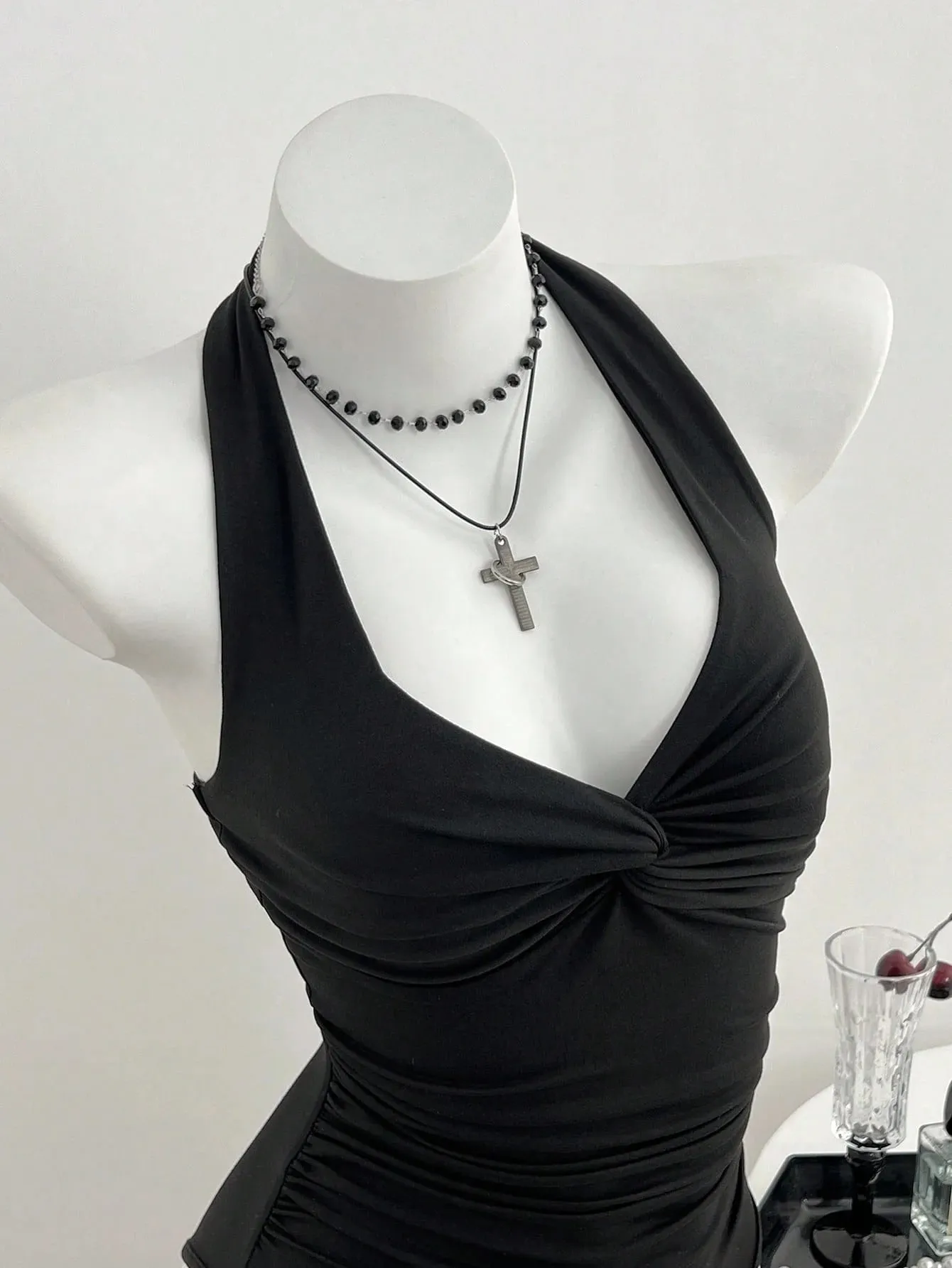 Body da donna con scollo a V profondo e nodo attorcigliato in vita con volant Body in tinta unita nero senza maniche slim fit Y2K Basic — image 6